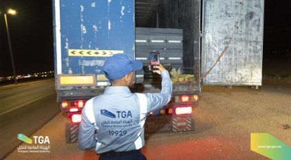 حجز 14 شاحنة أجنبية مخالفة لأنظمة النقل داخل السعودية