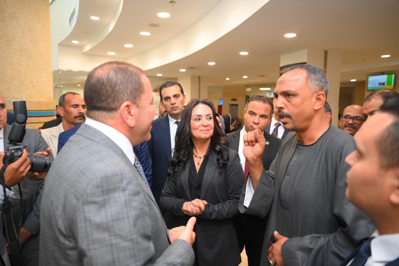 الدكتورة مايا مرسي خلال الزيارة تطمئن على مستوى الخدمات المقدمة لمرضى السرطان بالصعيد الدكتورة مايا مرسي خلال الزيارة تطمئن على مستوى الخدمات المقدمة لمرضى السرطان بالصعيد