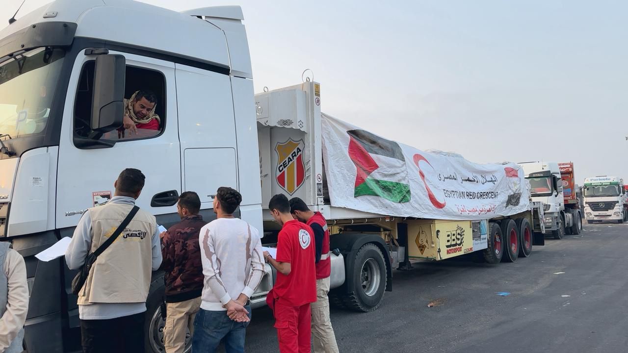 جانب من إطلاق قوافل زاد العزة إلى غزةِ جانب من إطلاق قوافل زاد العزة إلى غزةِ