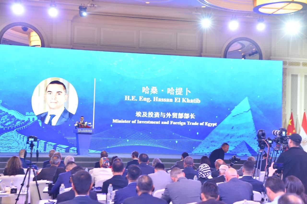 جانب من فعاليات منتدى الأعمال المصري – الصيني جانب من فعاليات منتدى الأعمال المصري – الصيني