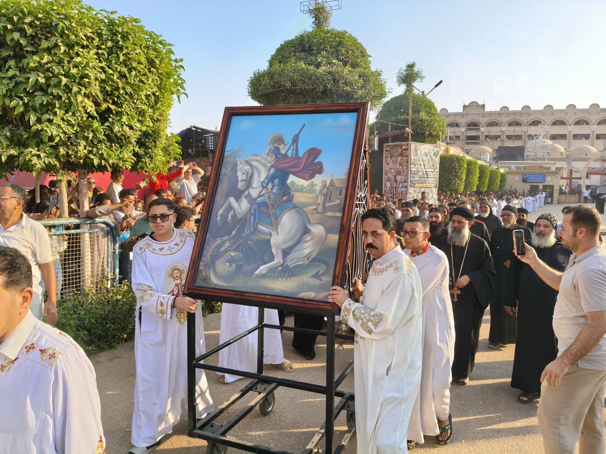 فعاليات زفة بأيقونة الشهيد ضمن احتفالات دير مارجرجس بالرزيقات