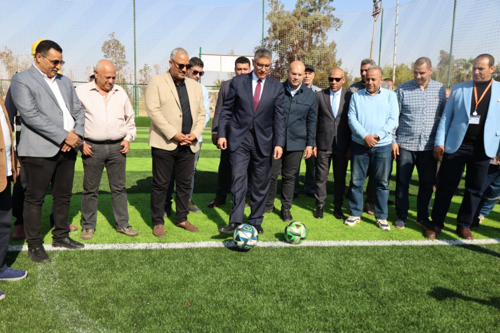 محافظ الجيزة يفتتح الملعب الخماسي وصالة ألعاب القوى بنادي المناجم (7) محافظ الجيزة يفتتح الملعب الخماسي وصالة ألعاب القوى بنادي المناجم (7)