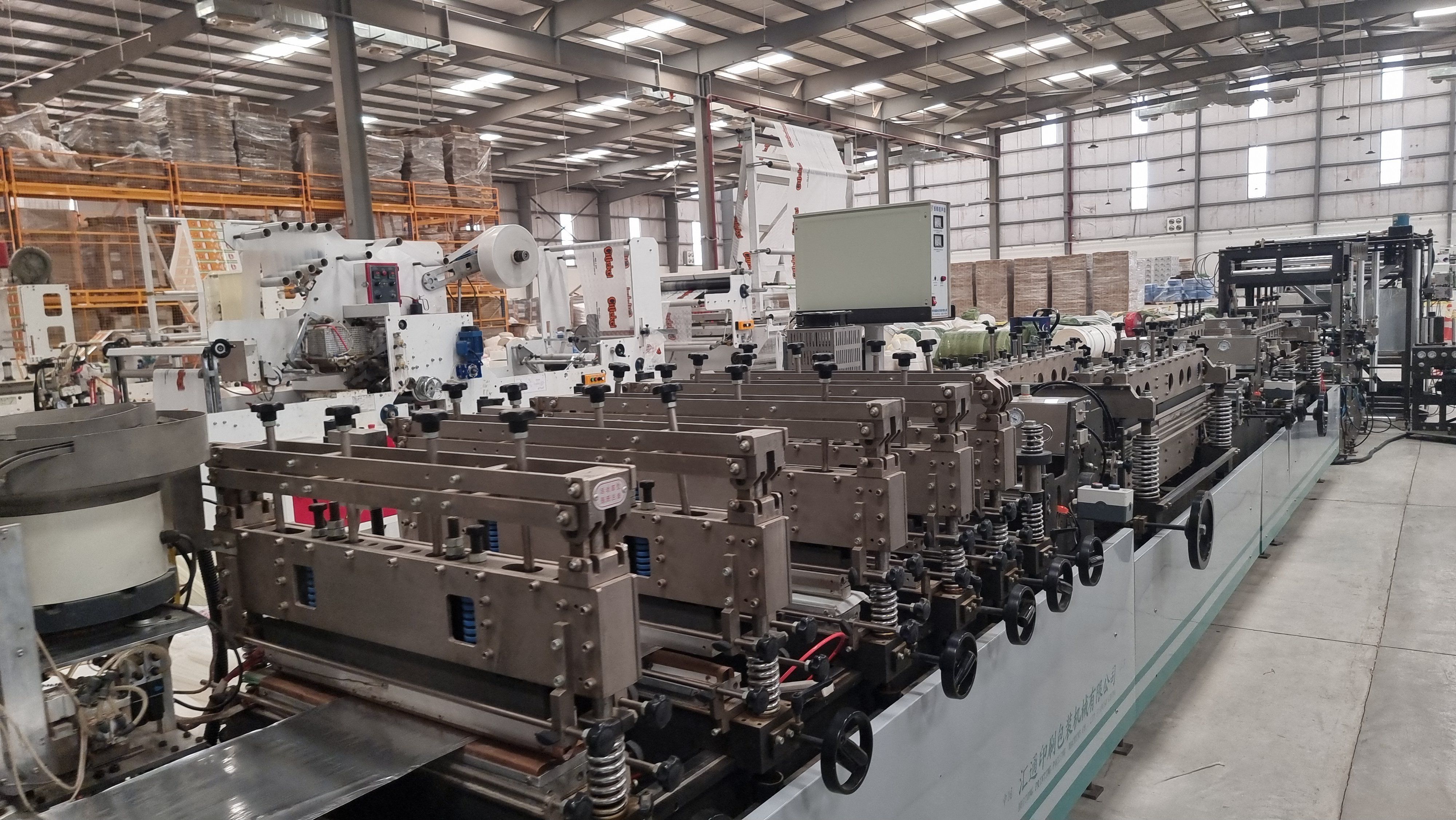 ماكينات إنتاج متطورة ماكينات إنتاج متطورة