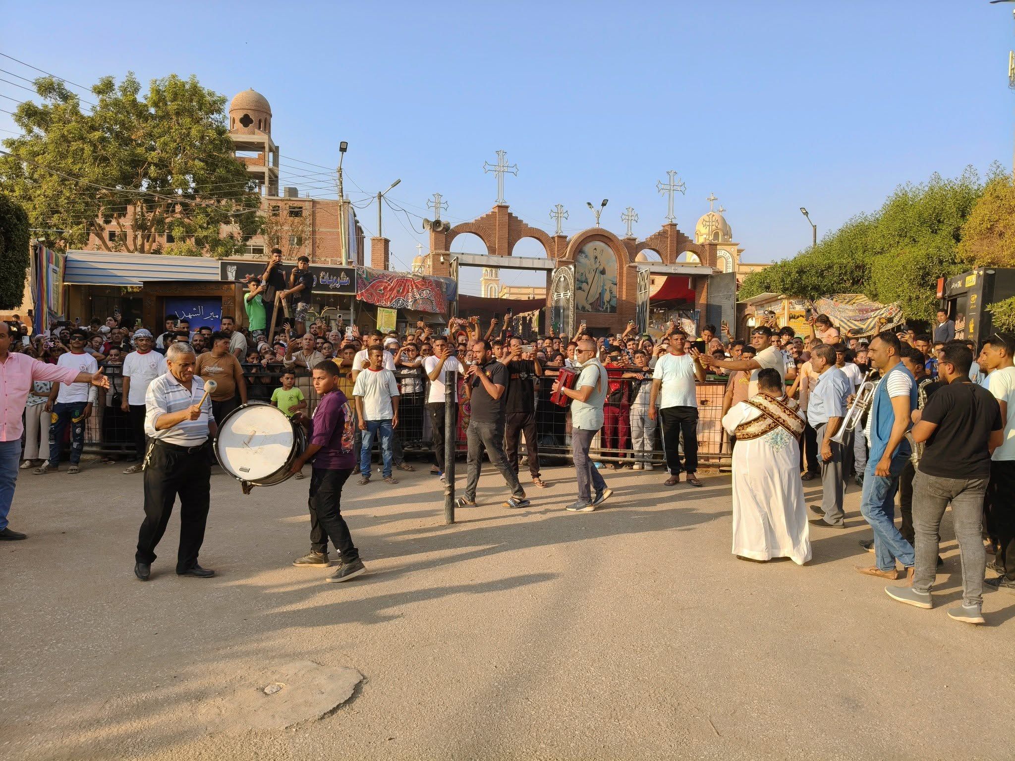 دير مارجرجس يبدأ أولى فعاليات الإحتفال السنوي بالصلوات والتسابيح