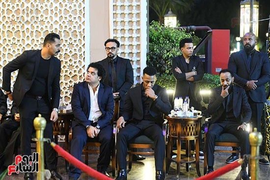 محمد رمضان وشقيقه محمود يستقبلان واجب العزاء في والدها محمد رمضان وشقيقه محمود يستقبلان واجب العزاء في والدها