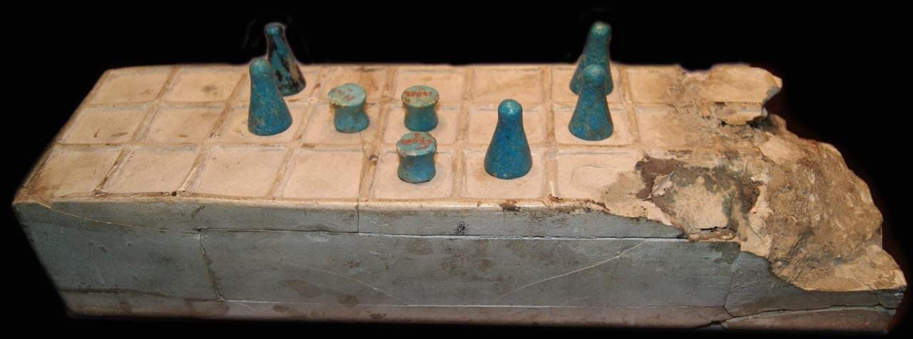 السنت وجد داخل احد مقابر،الاغنياء