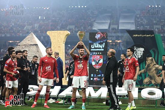 تريزيجيه مع كأس السوبر تريزيجيه مع كأس السوبر