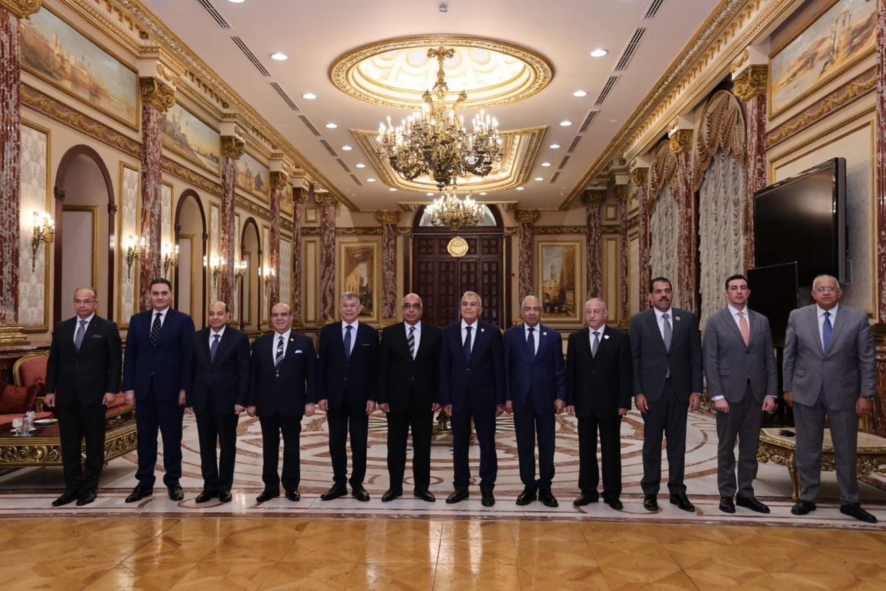 b09533b7-1200-43de-8865-c5932e979a0e b09533b7-1200-43de-8865-c5932e979a0e