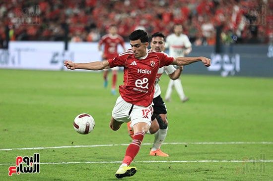 أشرف بن شرقى يسجل هدف الأهلى الأول أشرف بن شرقى يسجل هدف الأهلى الأول