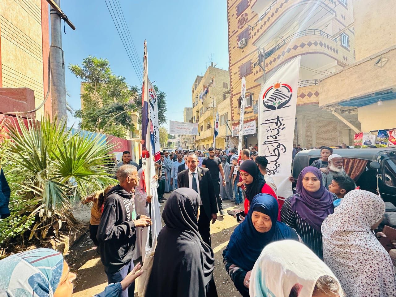 إقبال كثيف من الناخبين على لجان الاقتراع بمحافظة الأقصر (2)