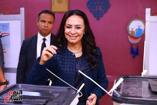 وزيرة التضامن تدلي بصوتها في انتخابات النواب (5) وزيرة التضامن تدلي بصوتها في انتخابات النواب (5)