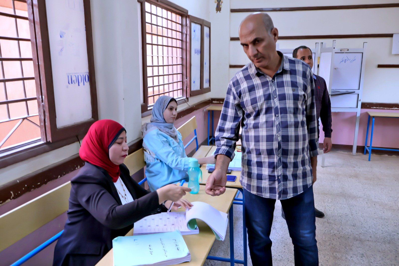 مواطن يبحث عن الأسم مواطن يبحث عن الأسم