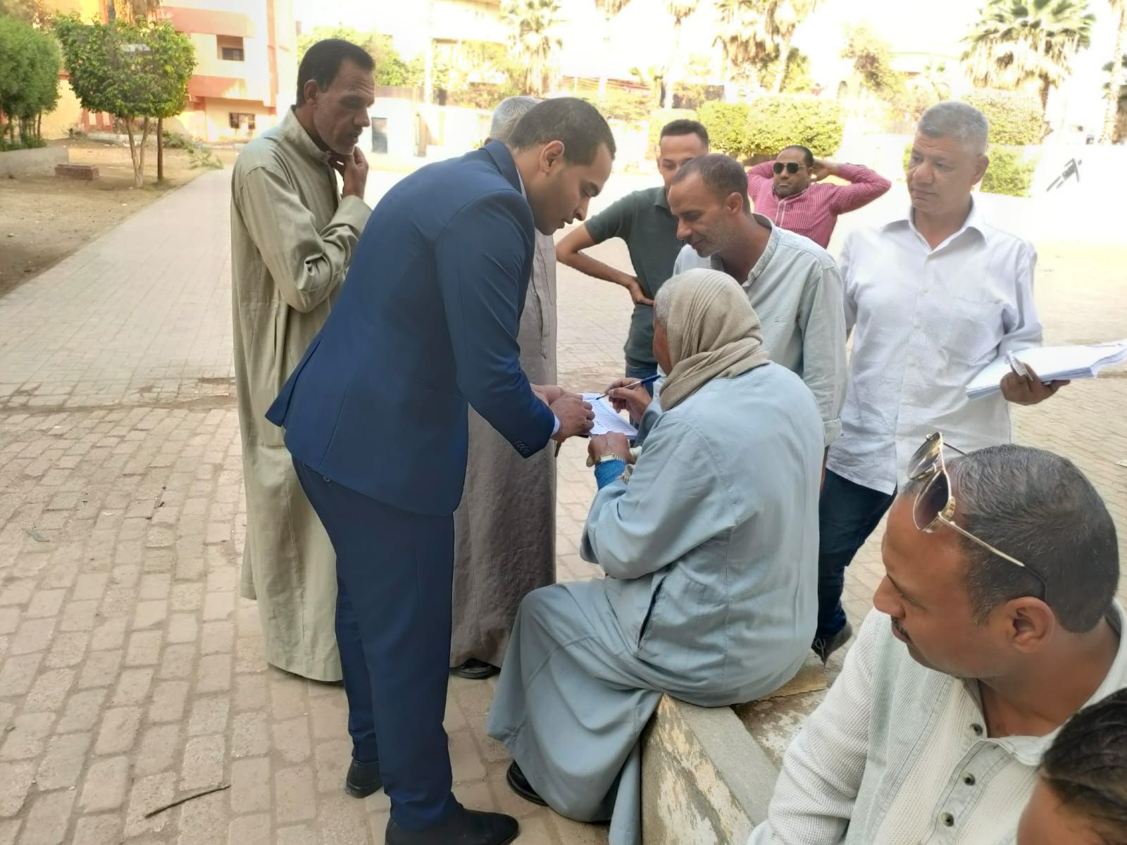 موقف إنساني مع أحد الناخبين في الانتخابات