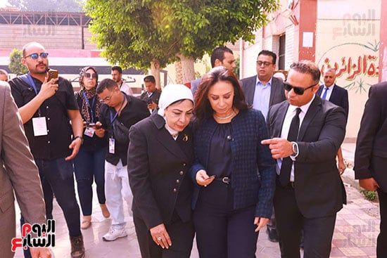 وزيرة التضامن تدلي بصوتها في انتخابات النواب (4) وزيرة التضامن تدلي بصوتها في انتخابات النواب (4)