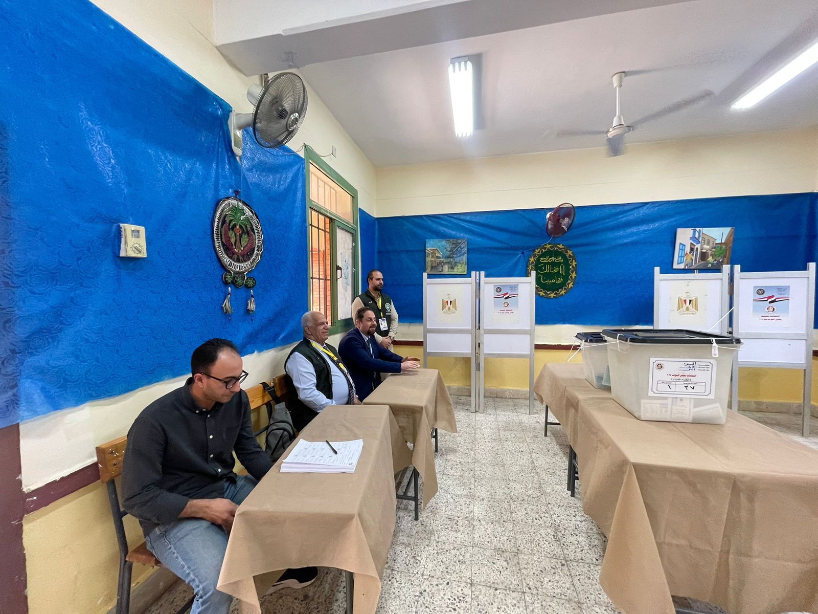 بعثة من جامعة الدول العربية تتابع سير العملية الانتخابية بالجيزة بعثة من جامعة الدول العربية تتابع سير العملية الانتخابية بالجيزة