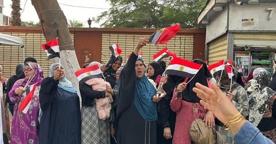 اقبال من السيدات على اللجان الانتخابية (1)