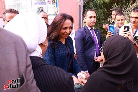 وزيرة التضامن تدلي بصوتها في انتخابات النواب (3) وزيرة التضامن تدلي بصوتها في انتخابات النواب (3)
