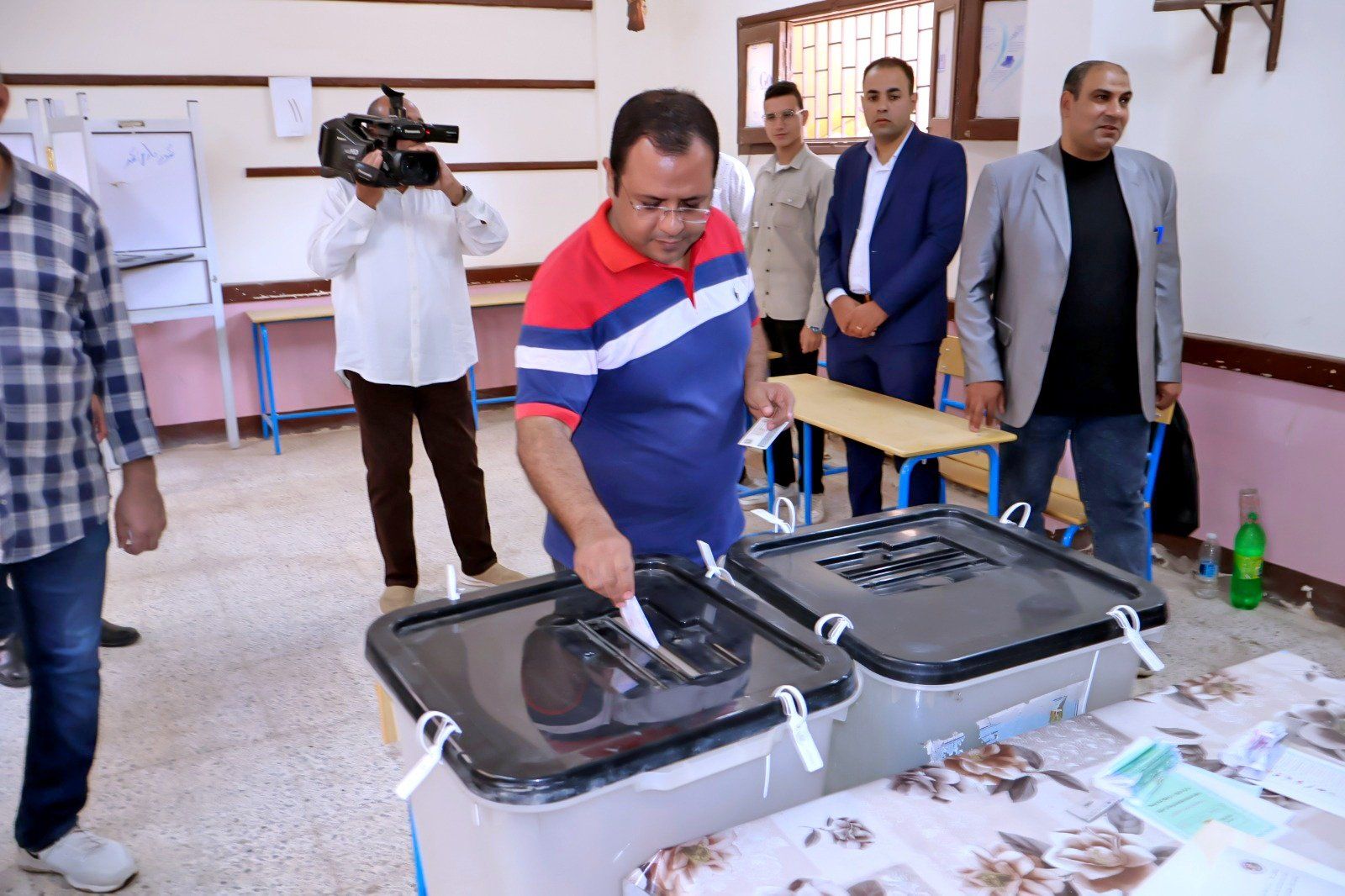 إقبال للناخبين إقبال للناخبين