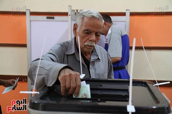 الادلاء بالاصوات ف اليوم الاول للانتخابات (1)