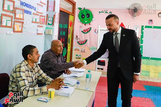 محمد الجارحى يدلى بصوته الانتخابى بالمدرسة اليابانية بالشيخ زايد (2)