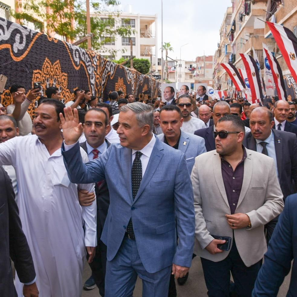 محافظ الاسكندرية فى اللجنة الانتخابية محافظ الاسكندرية فى اللجنة الانتخابية