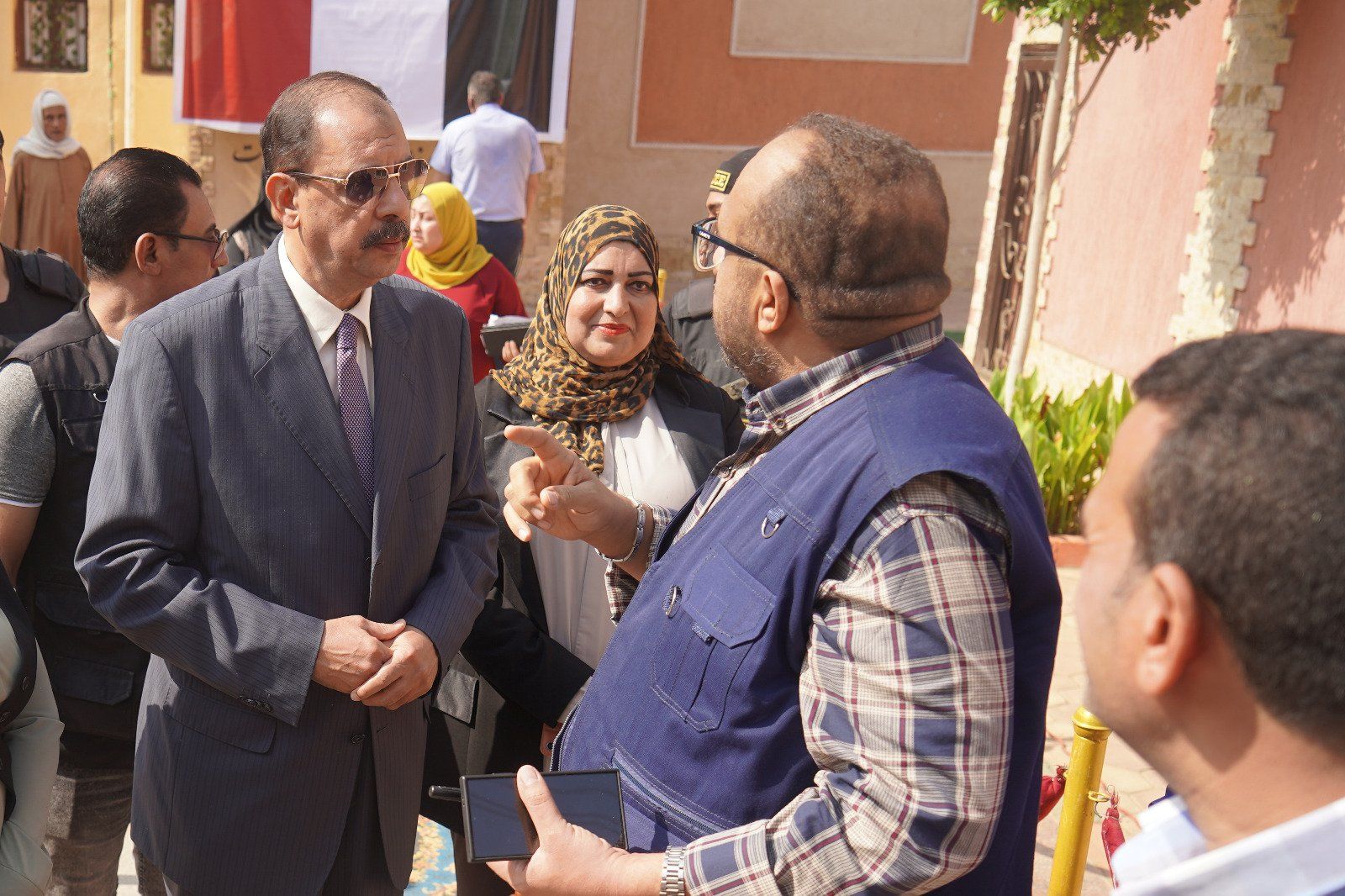 رئيس مياه الشرب مع المحافظ