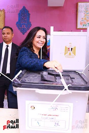 وزيرة التضامن تدلي بصوتها في انتخابات النواب (1) وزيرة التضامن تدلي بصوتها في انتخابات النواب (1)