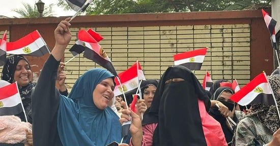 اقبال من السيدات على اللجان الانتخابية (2)