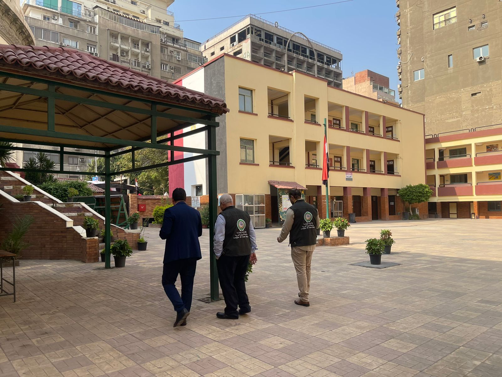 بعثة من جامعة الدول العربية تتابع سير انتخابات مجلس النواب بمحافظة الجيزة بعثة من جامعة الدول العربية تتابع سير انتخابات مجلس النواب بمحافظة الجيزة