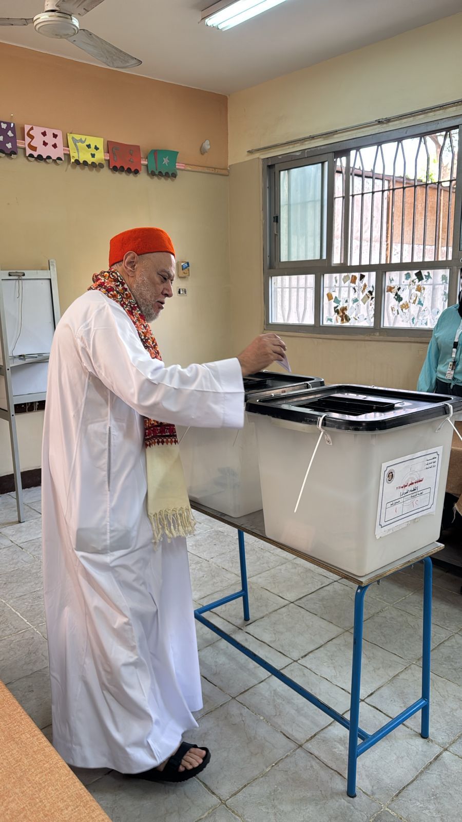 الدكتور علي جمعة يدلي بصوته في انتخابات مجلس النواب في أكتوبر (1) الدكتور علي جمعة يدلي بصوته في انتخابات مجلس النواب في أكتوبر (1)