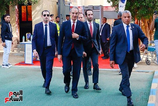 وزير الاتصالات يدلى بصوته فى انتخابات النواب (2) وزير الاتصالات يدلى بصوته فى انتخابات النواب (2)