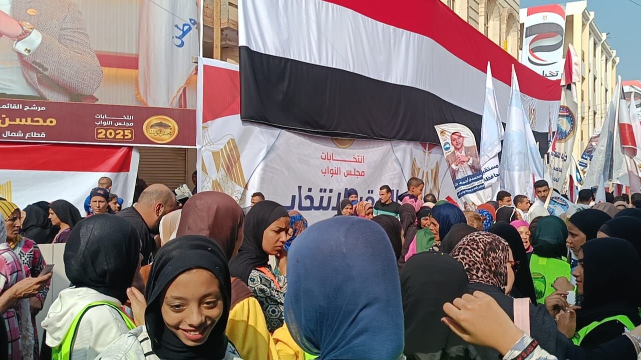 توافد الناخبون على لجان محافظة المنيا (2) توافد الناخبون على لجان محافظة المنيا (2)