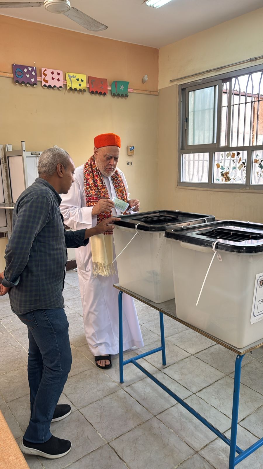 الدكتور علي جمعة يدلي بصوته في انتخابات مجلس النواب في أكتوبر (2) الدكتور علي جمعة يدلي بصوته في انتخابات مجلس النواب في أكتوبر (2)