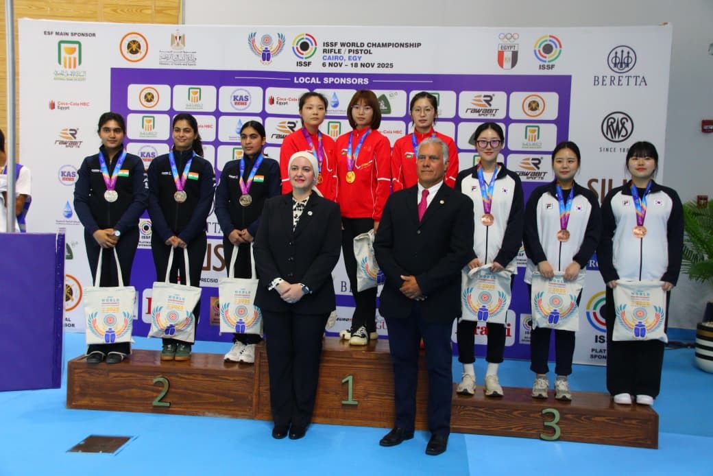 التتويج في بطولة المسدس للرماية