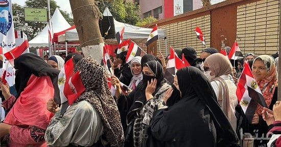 اقبال من السيدات على اللجان الانتخابية (3)