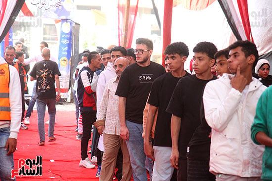 اقبال عدد كبير من المواطنين ف اليوم الاول لانتخابات البرلمان (2)