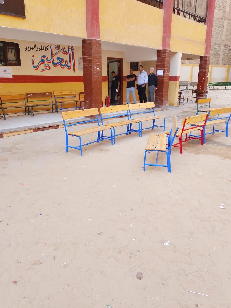 بدأ توافد عدد من المواطنين (4) بدأ توافد عدد من المواطنين (4)