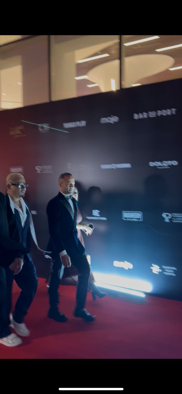 عمرو دياب يدعم صديقه طارق العريان في العرض الخاص لفيلم السلم والثعبان- لعب عيال (1)