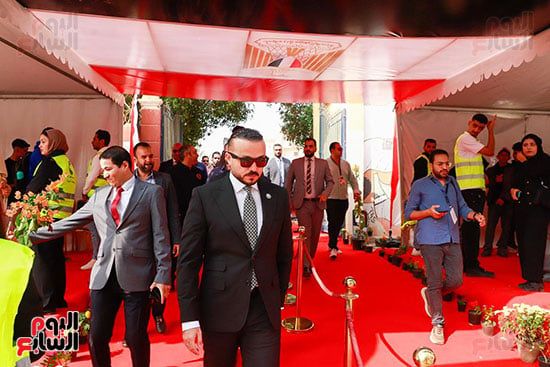 محمد الجارحى يدلى بصوته الانتخابى بالمدرسة اليابانية بالشيخ زايد (3)