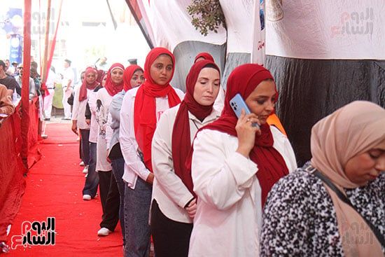 اقبال عدد كبير من المواطنين ف اليوم الاول لانتخابات البرلمان (1)