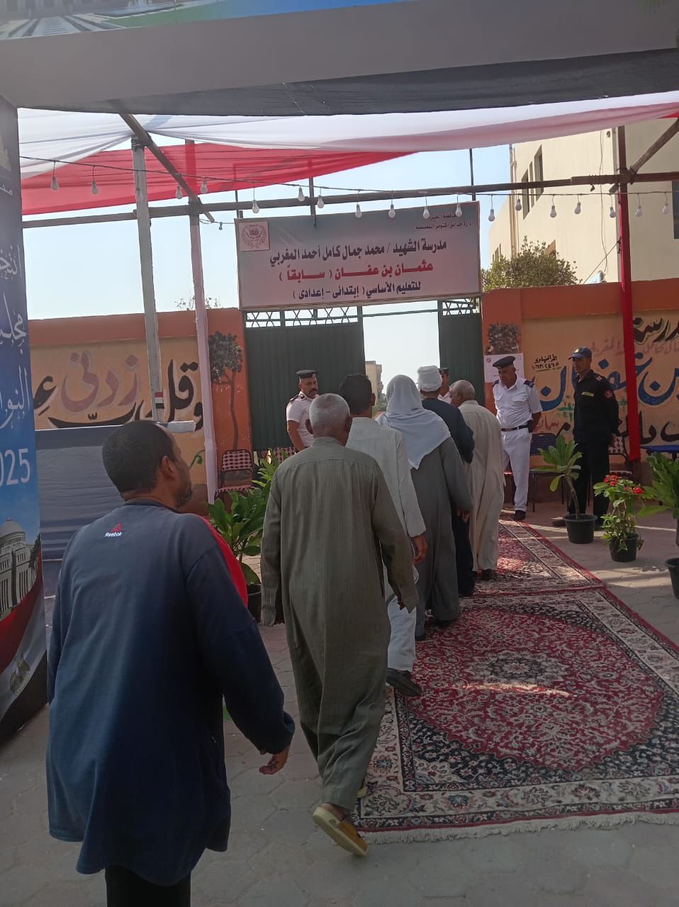 لجان حدائق اكتوبر والفردوس والرماية تشهد إقبالا للتصويت بانتخابات النواب (3) لجان حدائق اكتوبر والفردوس والرماية تشهد إقبالا للتصويت بانتخابات النواب (3)