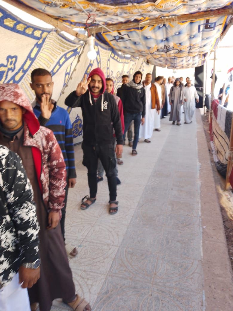 طابور الناخبين امام لجنة الجراولة طابور الناخبين امام لجنة الجراولة