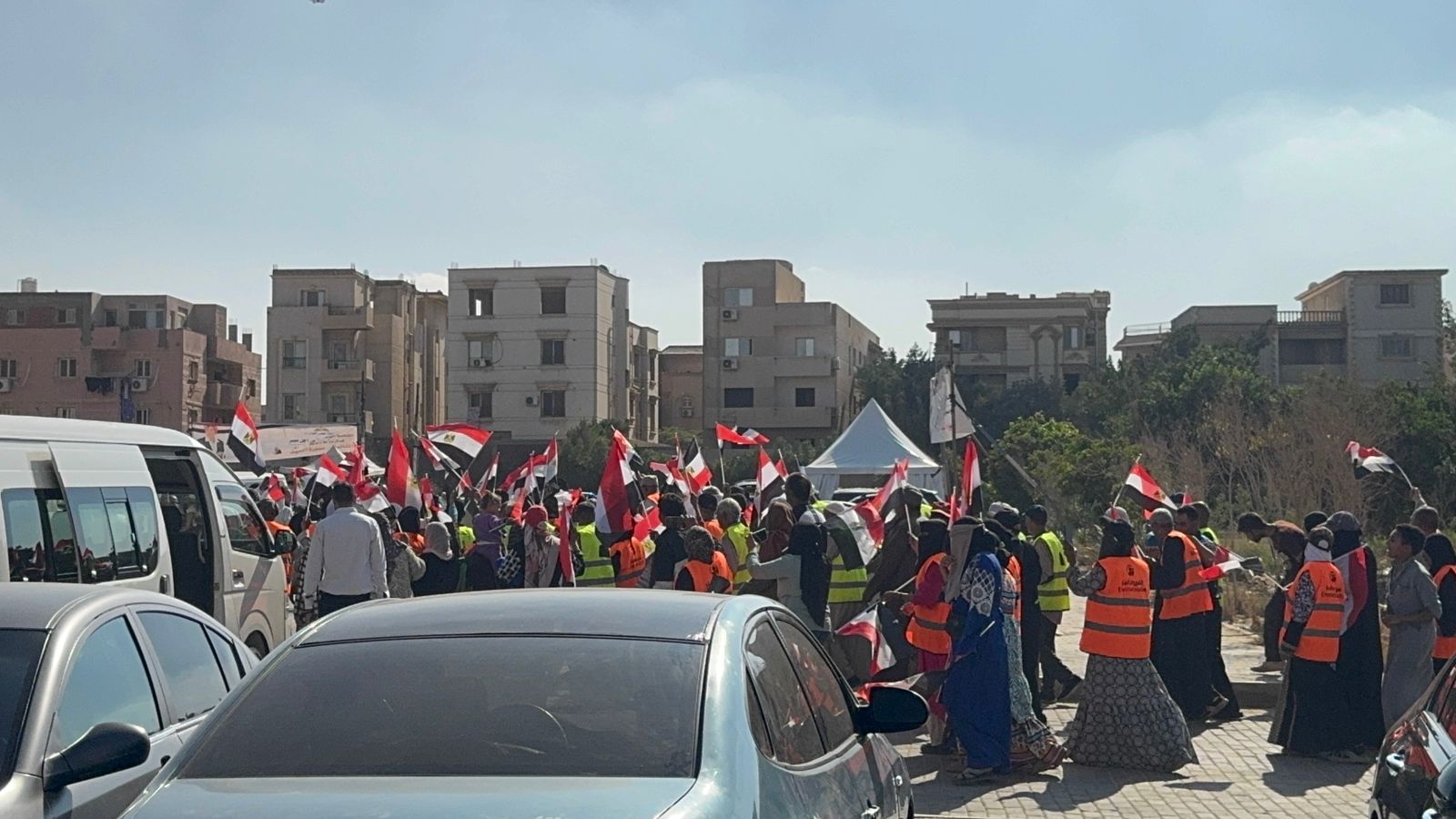 جانب من تواجد المواطنين جانب من تواجد المواطنين