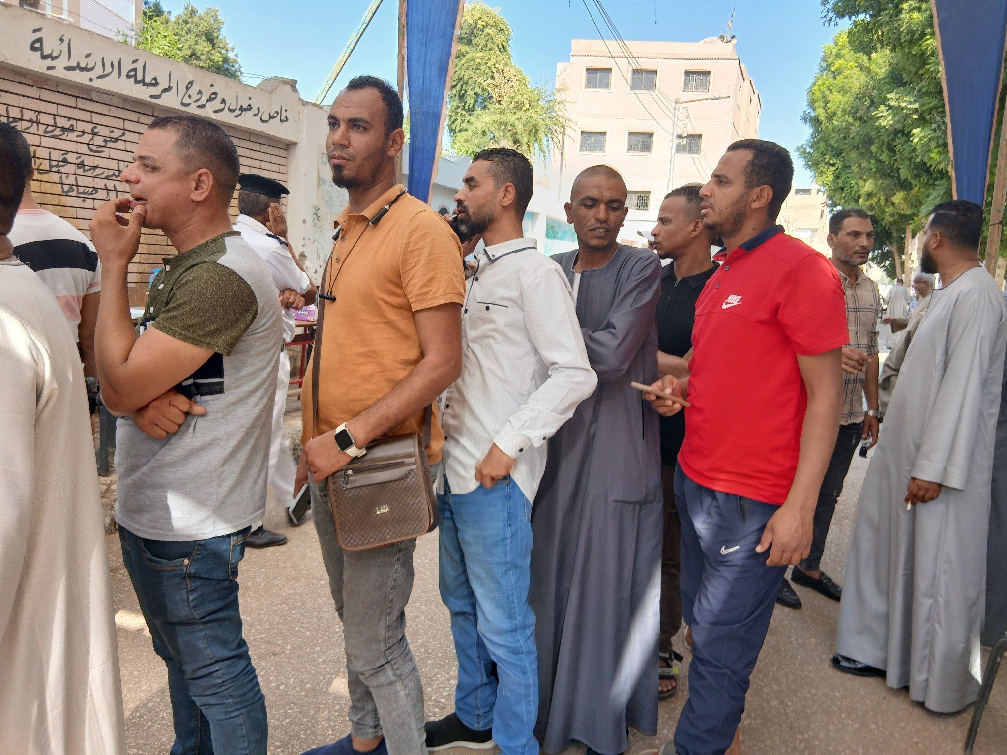 طوابير من الشباب تتوافد على لجان مدينة البياضية