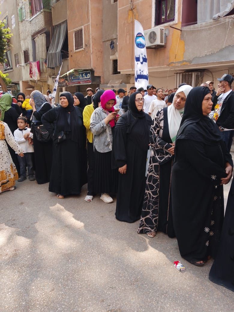 سيدات مصر تشاركن في مسيرة البناء بالإدلاء بأصواتهم في انتخابات النواب سيدات مصر تشاركن في مسيرة البناء بالإدلاء بأصواتهم في انتخابات النواب