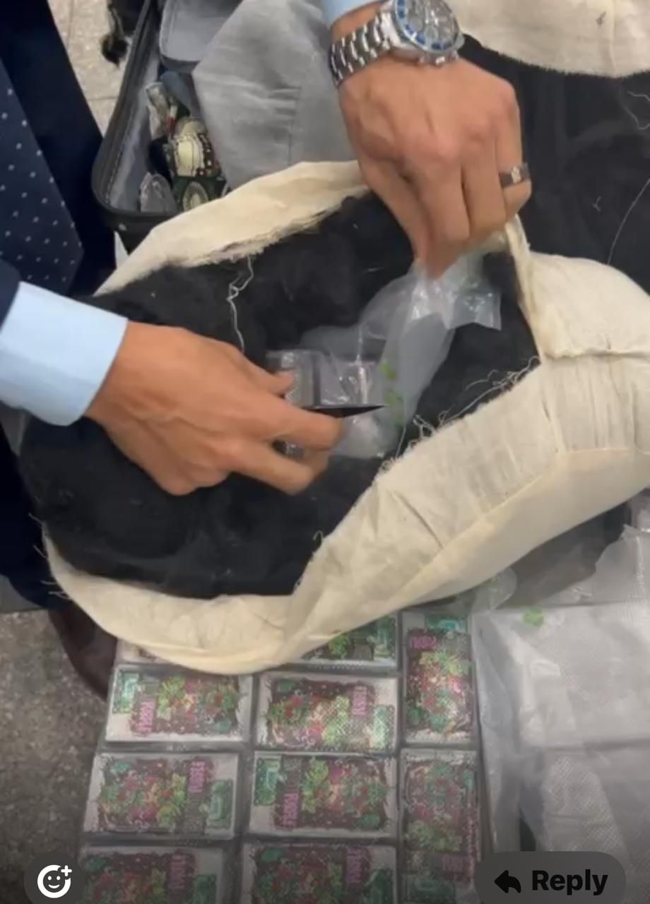 جمارك مطار القاهرة تضبط راكب أجنبي حاول الدخول بخمسه كيلو حشيش (9)