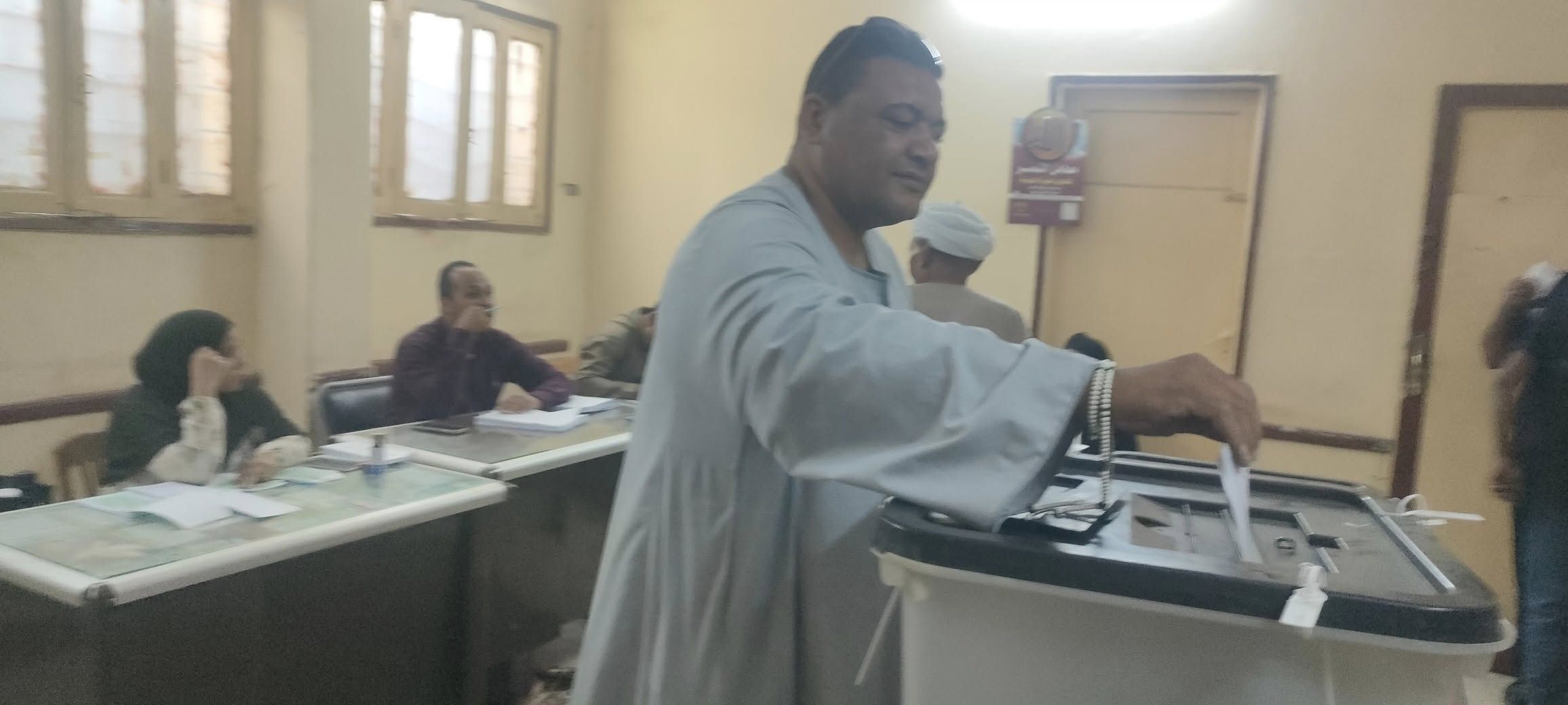 جانب من تصويت المواطنين فى لجان الإنتخابات بالأقصر