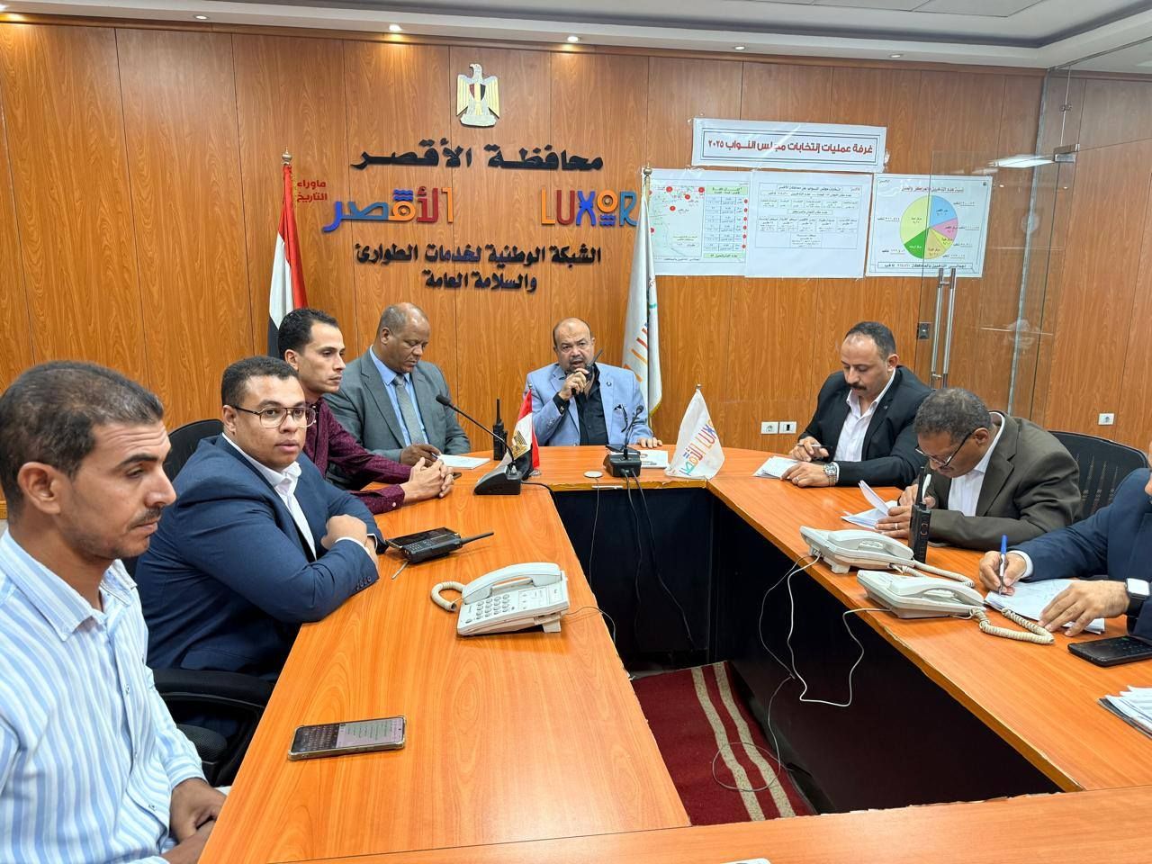 عمل غرفة العمليات فى ديوان محافظة الأقصر