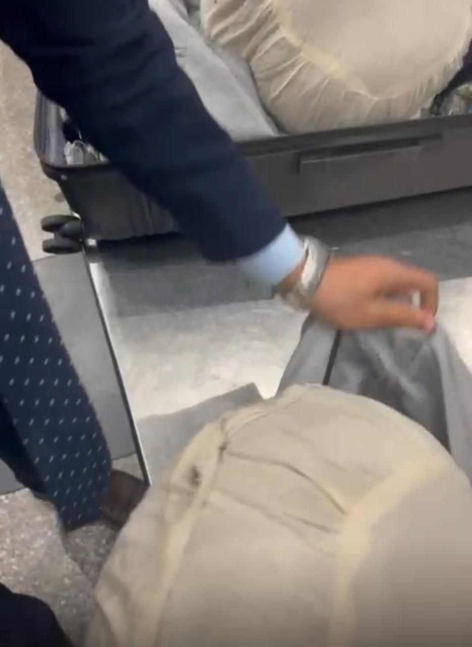 جمارك مطار القاهرة تضبط راكب أجنبي حاول الدخول بخمسه كيلو حشيش (3)