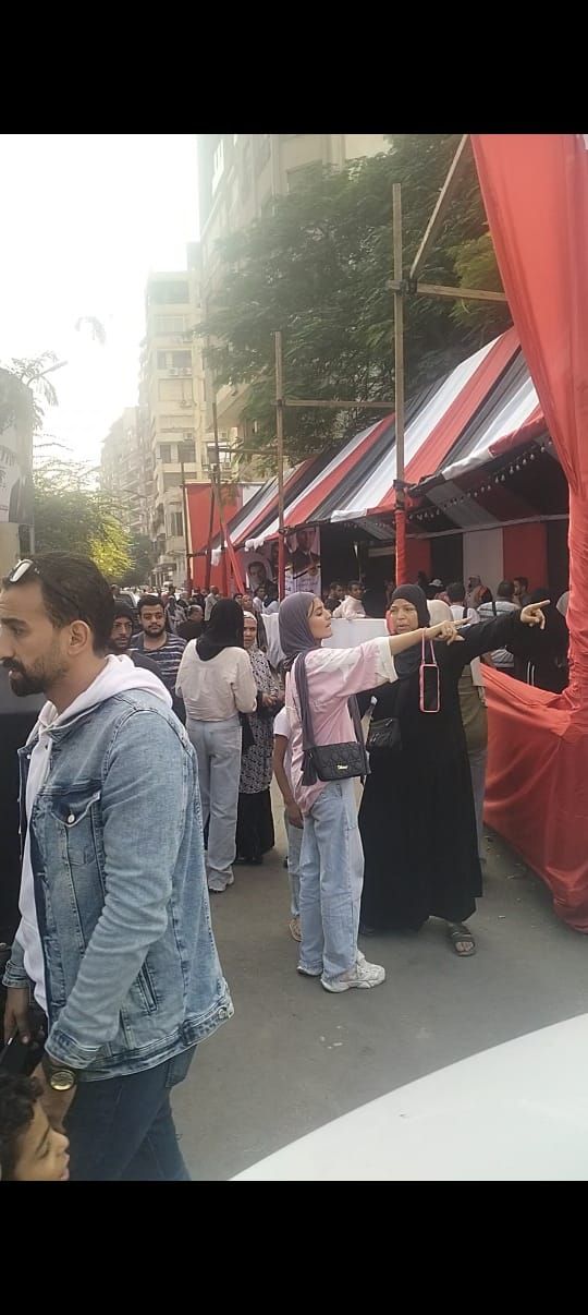 تزايد أعداد الناخبين على صناديق الاقتراع في الجيزة وسط اجراءات تأمينية (5) تزايد أعداد الناخبين على صناديق الاقتراع في الجيزة وسط اجراءات تأمينية (5)